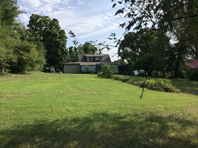 Traditional 2 Story Home in Ava  with Spacious Back Yard - image 11