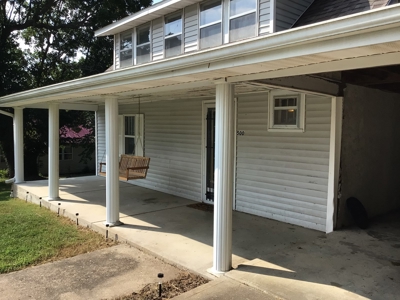 Traditional 2 Story Home in Ava  with Spacious Back Yard - image 1