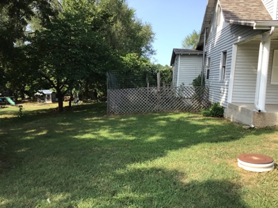 Traditional 2 Story Home in Ava  with Spacious Back Yard - image 3