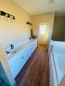 Beautiful New Home overlooking Golf Course in Boonville MO - image 9