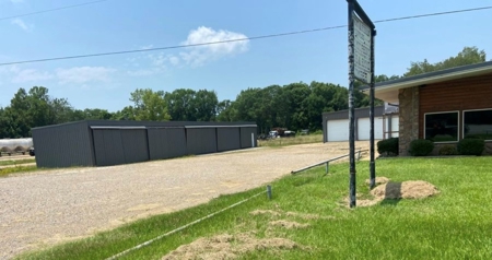 Commercial Building for Sale with 215 Feet of Hwy Frontage - image 3