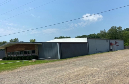 Commercial Building for Sale with 215 Feet of Hwy Frontage - image 2