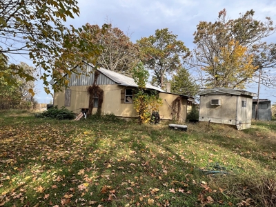 Home and 3+/- Acres in Alton Missouri - image 6