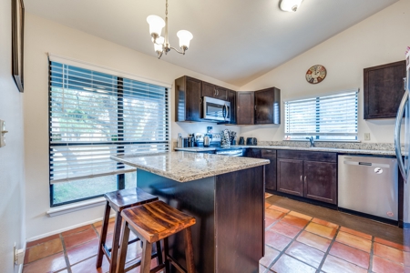 3/2 Home in Desireable Braun Station West NW San Antonio - image 5