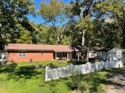 Large 3 AC lot and home for sale located in Pea Ridge. - image 26