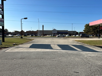 Prime 4.5 Acre Commercial Space in Washington, NC - image 8