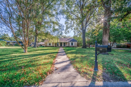 Country Home For Sale in Carthage, TX - image 1