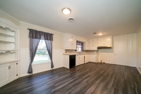 Country Home For Sale in Carthage, TX - image 6