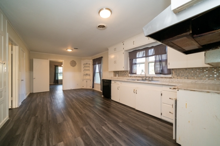 Country Home For Sale in Carthage, TX - image 4