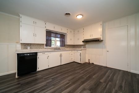 Country Home For Sale in Carthage, TX - image 5