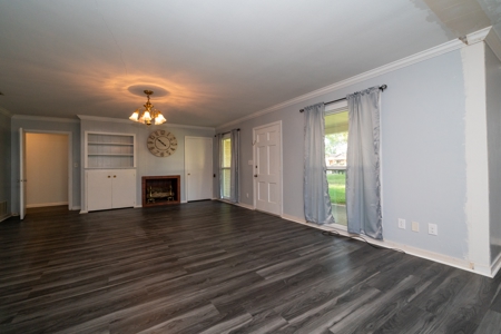 Country Home For Sale in Carthage, TX - image 8