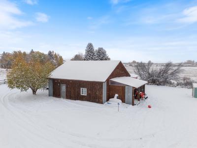 Luxury Home on 20 Acre Horse Property in Montana - image 16