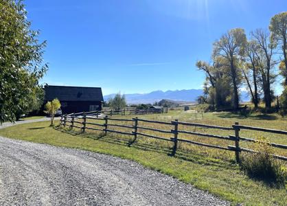 Luxury Home on 20 Acre Horse Property in Montana - image 19