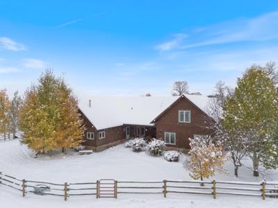 Luxury Home on 20 Acre Horse Property in Montana - image 1