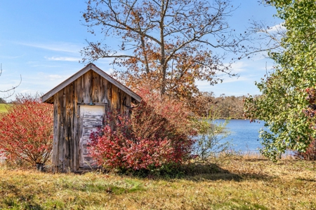 Luxury Ranch for Sale in Morgan County, Tennessee - image 40