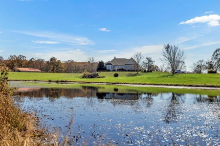 Luxury Ranch for Sale in Morgan County, Tennessee - image 2