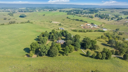 Colonial Style Home for Sale in Pulaski County VA - image 18
