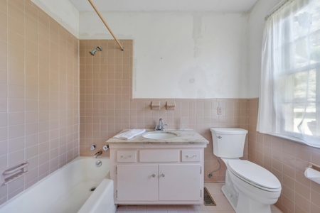 Colonial Style Home for Sale in Pulaski County VA - image 17