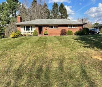 Brick Ranch Home For Sale In Bluefield VA - image 3