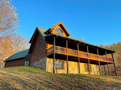 Log Cabin With 26 Acres For Sale Overlooking New River In VA - image 2