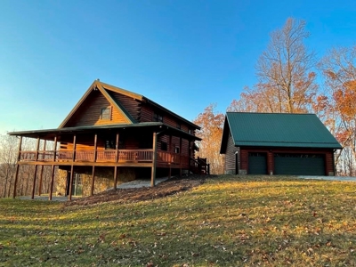 Log Cabin With 26 Acres For Sale Overlooking New River In VA - image 1