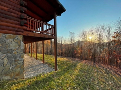 Log Cabin With 26 Acres For Sale Overlooking New River In VA - image 44