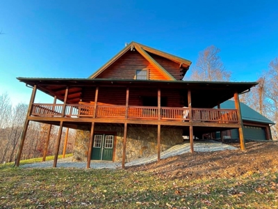 Log Cabin With 26 Acres For Sale Overlooking New River In VA - image 9