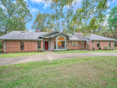 Waterfront Holly Lake Ranch East Texas  4/3.5/3 On 2 Acres - image 3