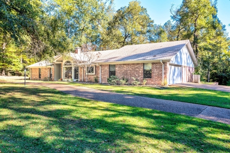 Waterfront Holly Lake Ranch East Texas  4/3.5/3 On 2 Acres - image 6