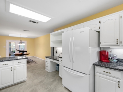 Waterfront Holly Lake Ranch East Texas  4/3.5/3 On 2 Acres - image 23