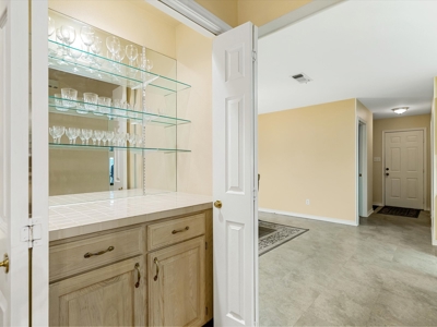 Waterfront Holly Lake Ranch East Texas  4/3.5/3 On 2 Acres - image 11