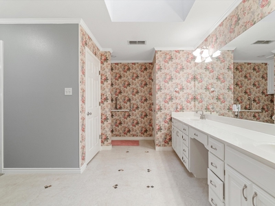 Waterfront Holly Lake Ranch East Texas  4/3.5/3 On 2 Acres - image 33