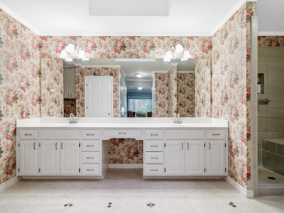 Waterfront Holly Lake Ranch East Texas  4/3.5/3 On 2 Acres - image 31