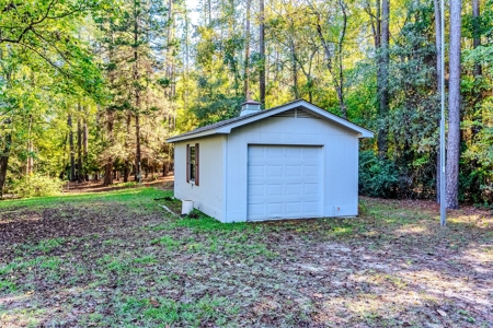 Waterfront Holly Lake Ranch East Texas  4/3.5/3 On 2 Acres - image 48