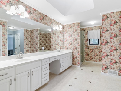 Waterfront Holly Lake Ranch East Texas  4/3.5/3 On 2 Acres - image 34