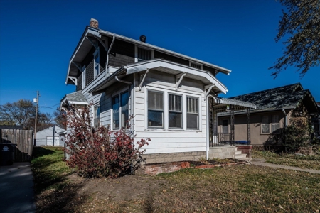 Home For Sale In Council Bluffs, Iowa - image 9