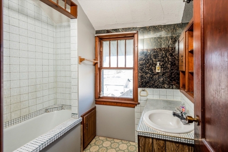 Home For Sale In Council Bluffs, Iowa - image 5