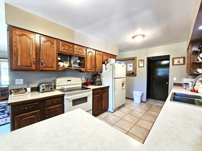 Hobby Farm 3 bedroom 1.5 bath home for sale in Glendive - image 7