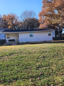 3 Bed, 2 Bath Home in Town, Walk-In Garage and Basement - image 2