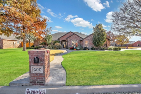 Home For Sale In Elk City, Oklahoma - image 2