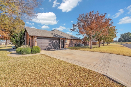 Home For Sale In Elk City, Oklahoma - image 44
