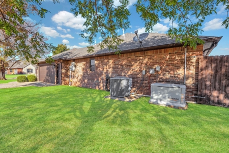 Home For Sale In Elk City, Oklahoma - image 4