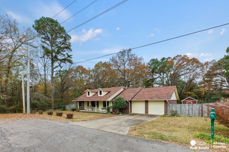 Three/ four bedroom two bath brick home for sale in Mena AR - image 24