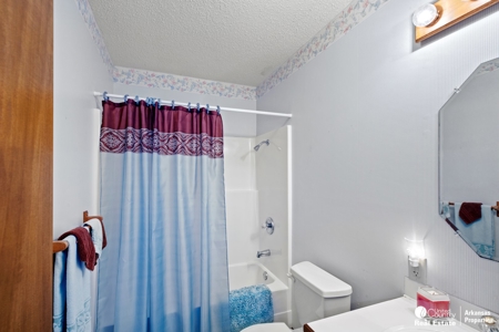 Three/ four bedroom two bath brick home for sale in Mena AR - image 13