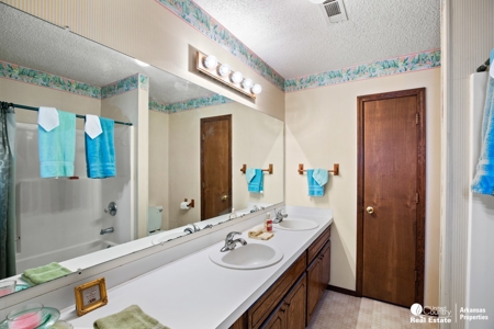 Three/ four bedroom two bath brick home for sale in Mena AR - image 10