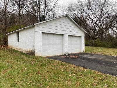 Brick House 2 Bedrooms, 1 Bath & Carport For Sale in BG, KY - image 3