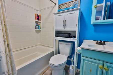 Country Home in a Subdivision in Thayer Missouri - image 12