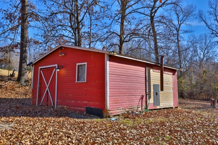 Country Home in a Subdivision in Thayer Missouri - image 21