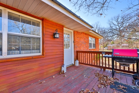 Country Home in a Subdivision in Thayer Missouri - image 17