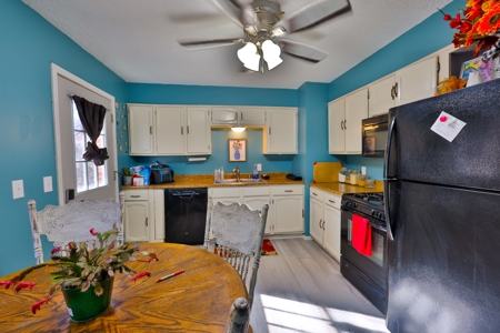 Country Home in a Subdivision in Thayer Missouri - image 16